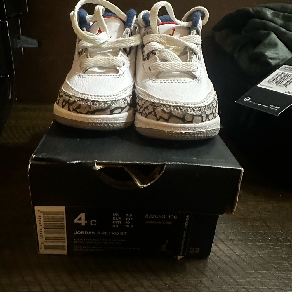 True blue 3s size 4 deadstock release